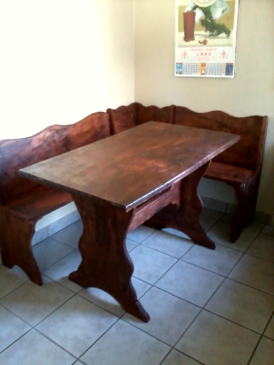 Artesanias en Alerce: comedor de esquina